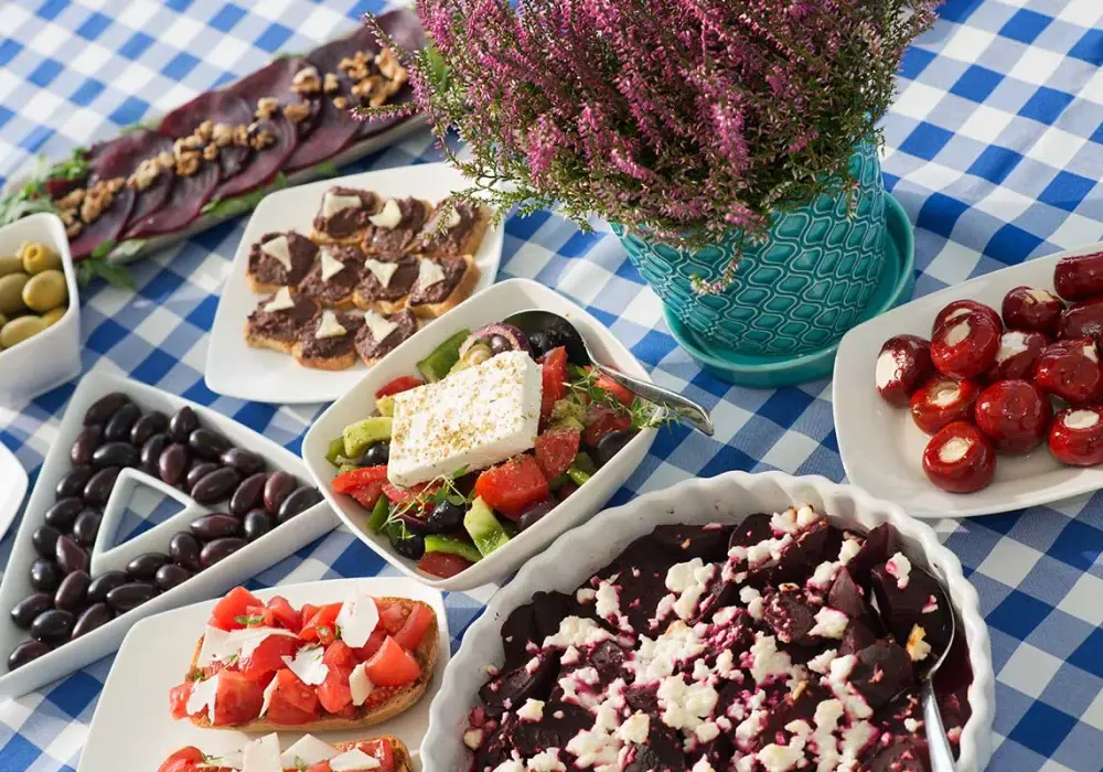 Kuchnia grecka - klasyki, meze i smaki domowej uczty