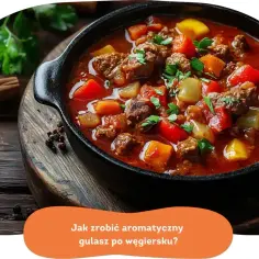 Aromatyczny gulasz po węgiersku w głębokim naczyniu, pełen mięsa, papryki i ziemniaków. Idealny przepis na rozgrzewający obiad.