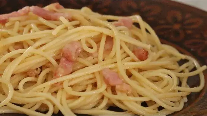 Zdjęcie Pyszne spaghetti z boczkiem, chili i czosnkiem w 20 minut