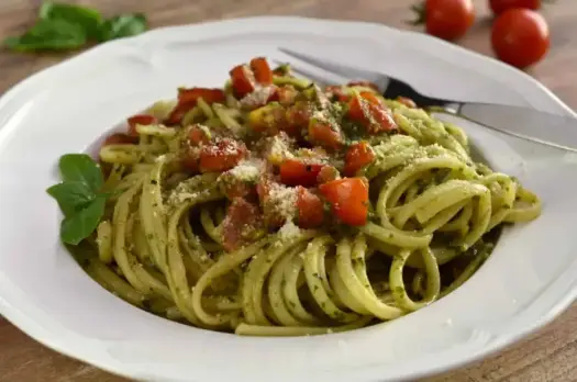 Makaron z pesto bez błędów. Proporcje, dodatki i prosty trik