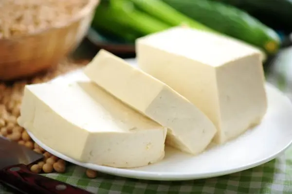 Z czego jest tofu? Skład, produkcja, wybór do obiadu!