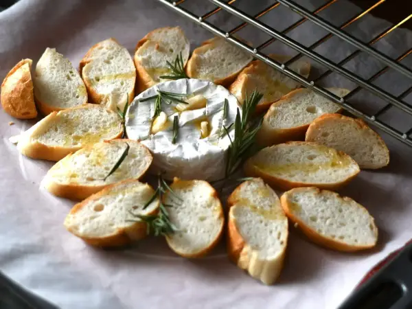 Pieczony camembert - jak zrobić idealnie kremowy?