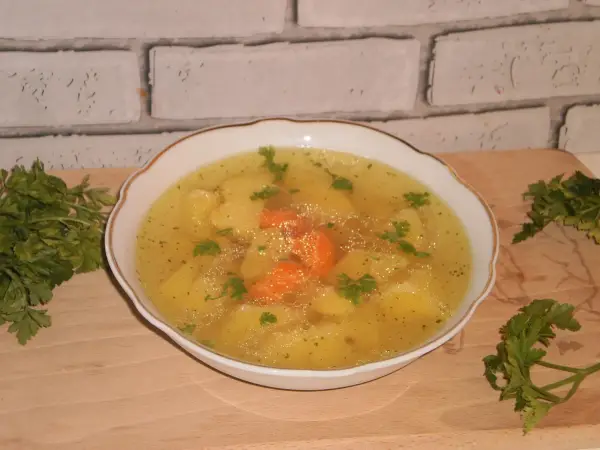 Rosół z ziemniakami - Przepis, typy ziemniaków, błędy