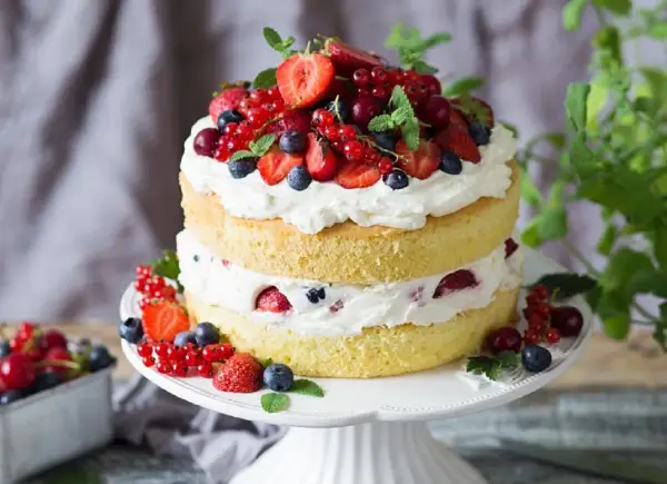 Prosty tort z mascarpone i owocami - Zrób go idealnie!