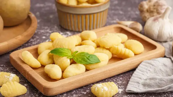 Gnocchi idealne - przepis i sosy. Jak zrobić lekkie kluseczki?