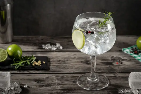 Idealny Gin z Tonikiem - Proporcje, Lód i Smak