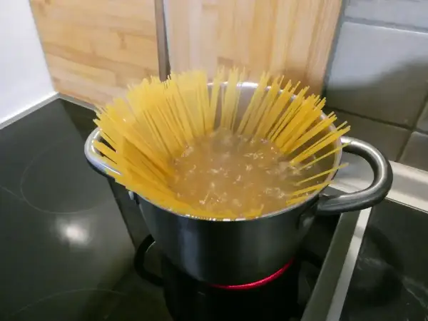 Jak ugotować makaron? Odkryj sekrety al dente!