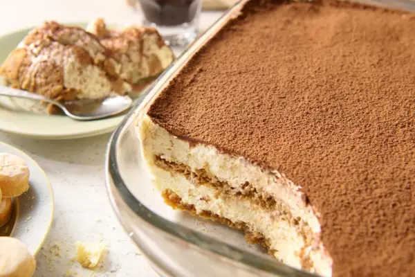 Najprostsze Tiramisu - Idealny przepis bez pieczenia i jajek!