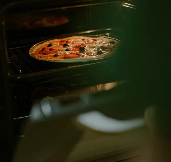 Na jakim trybie piec pizzę, aby uzyskać idealną chrupkość?