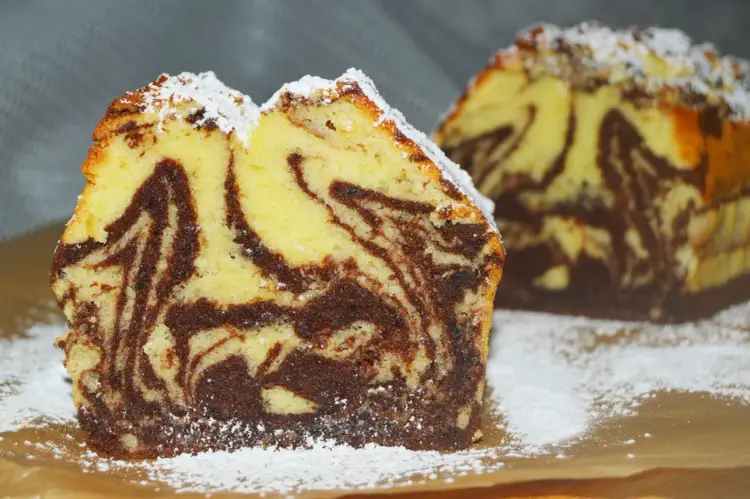 Wilgotna babka marmurkowa na oleju - przepis na idealną!